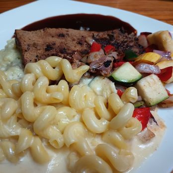 Twisted Fork signature dishes Smoked Gouda Mac-N-CheeseChicken Pot Pie RisottoTruffle Chicken Pistou